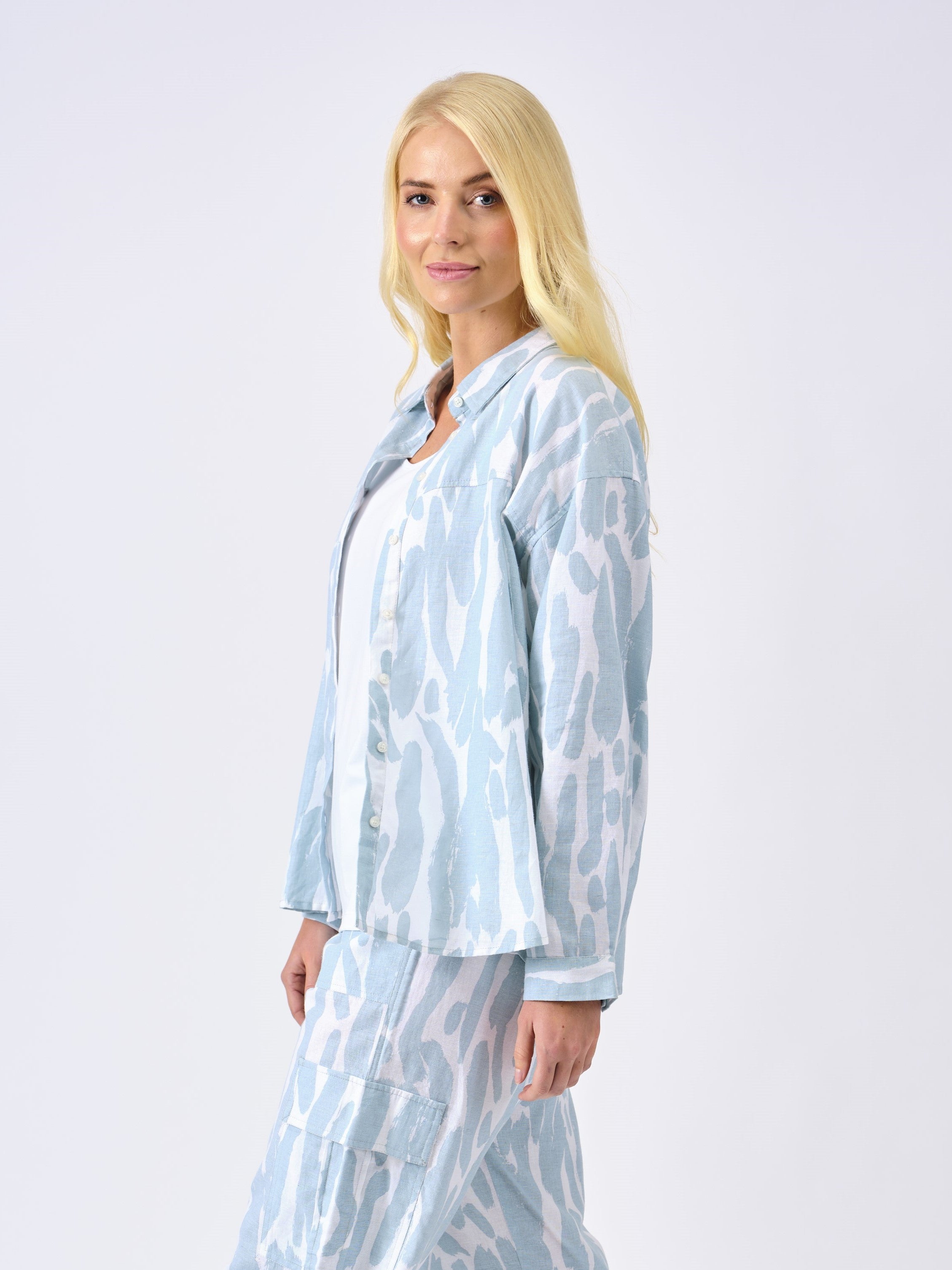 Beth White/Blue Brushstroke Shirt - S324
