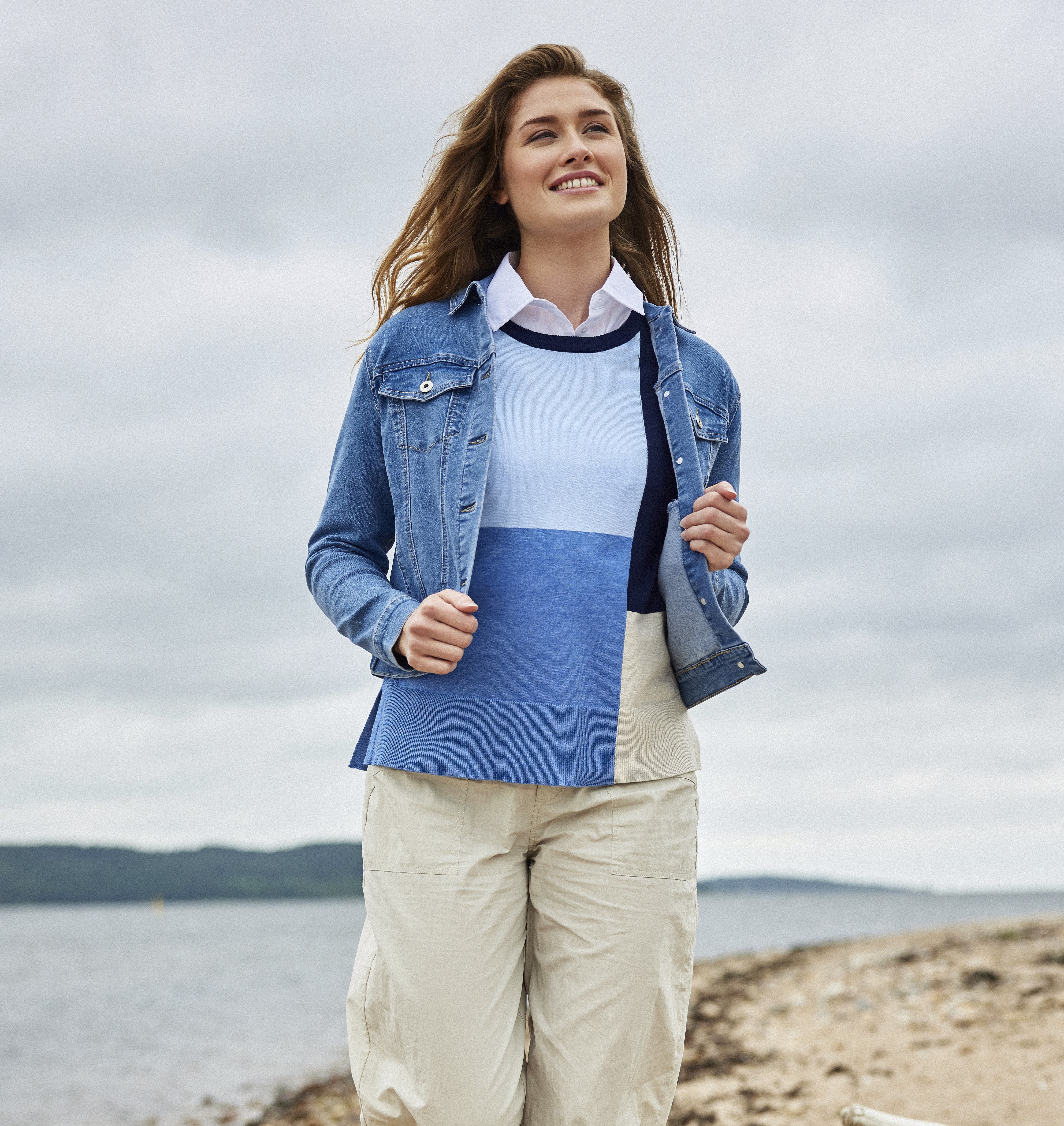 Blue Colour-block Sweater - 6215