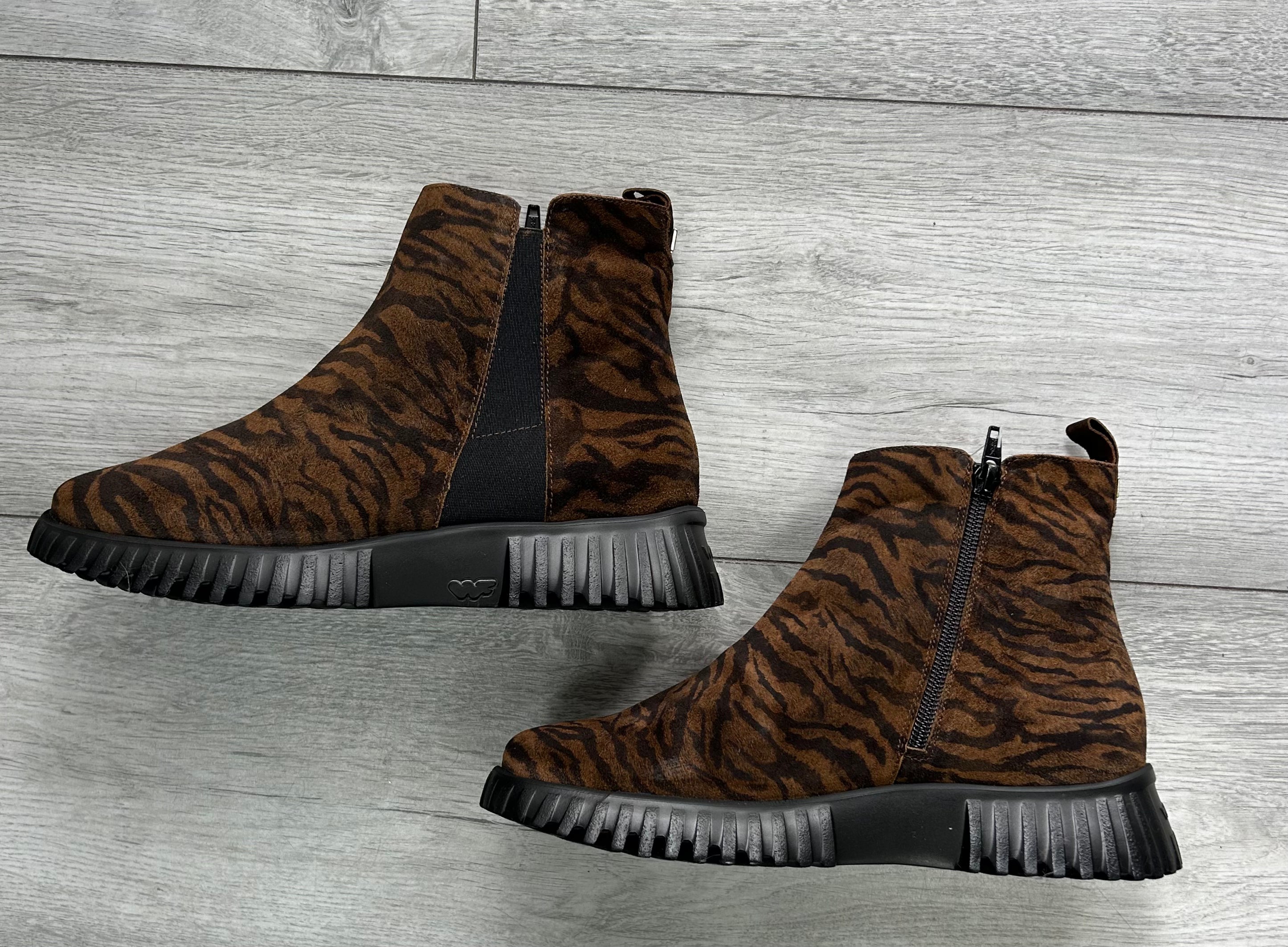 Zebra Tabacco Boots - A-4404