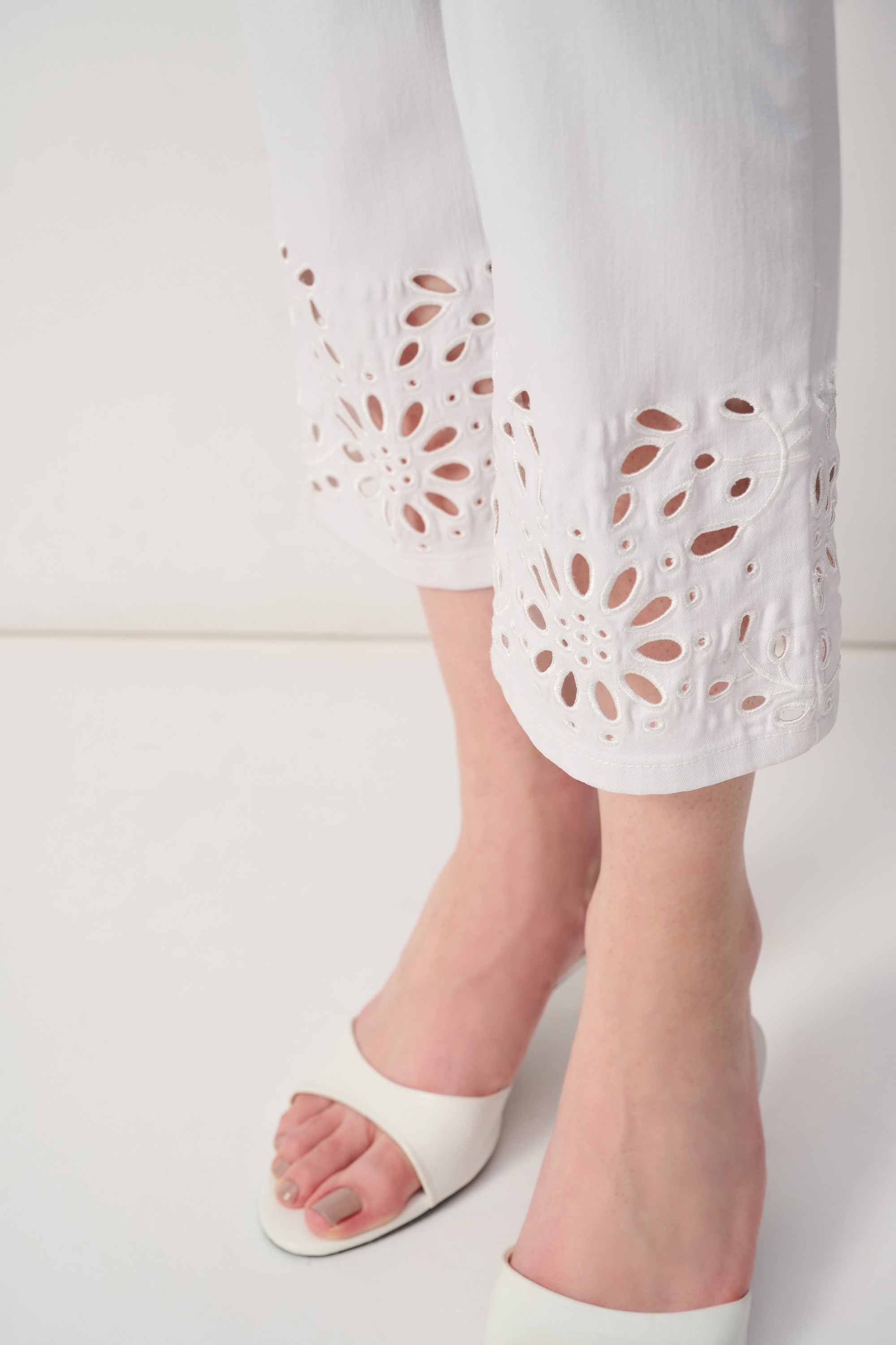 White Embroidered Hem Jeans - 251965