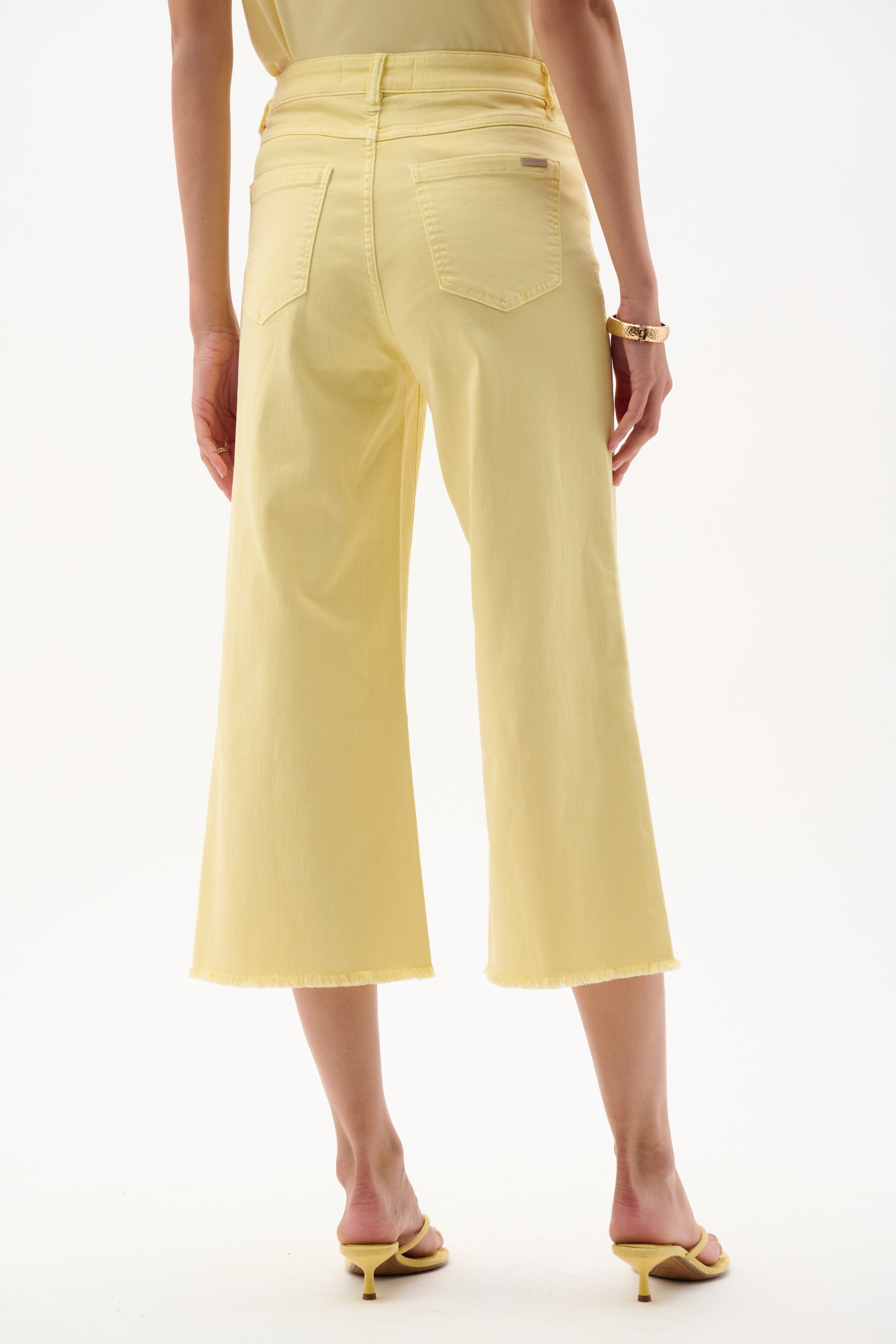 Mellow Yellow Cropped Jeans - 262918
