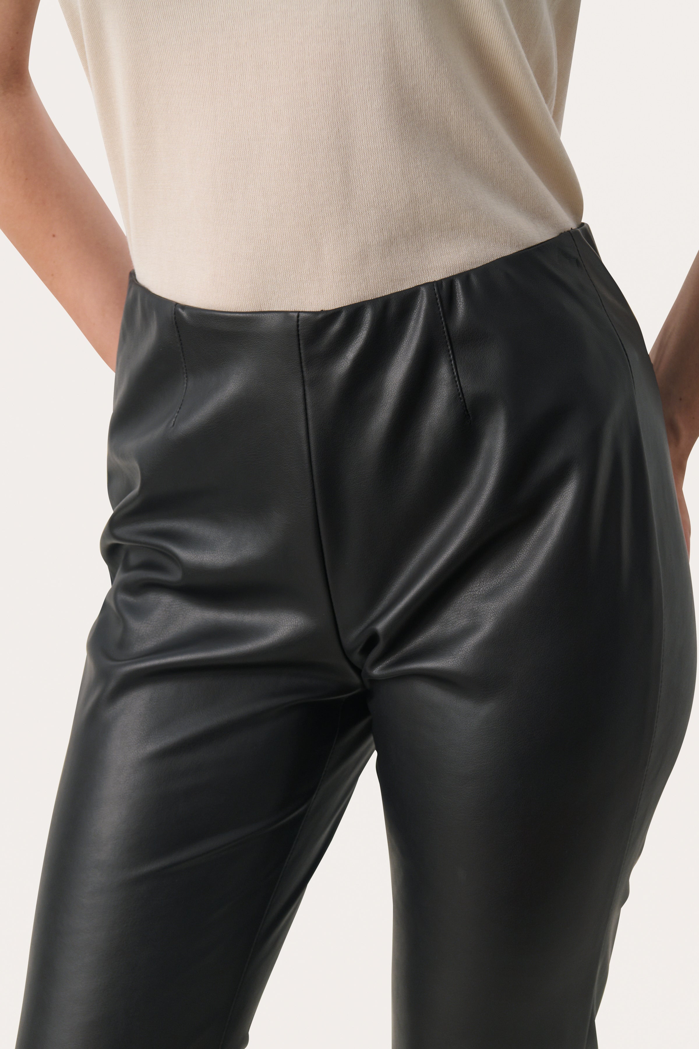Lorenza Black Trousers - 30308899