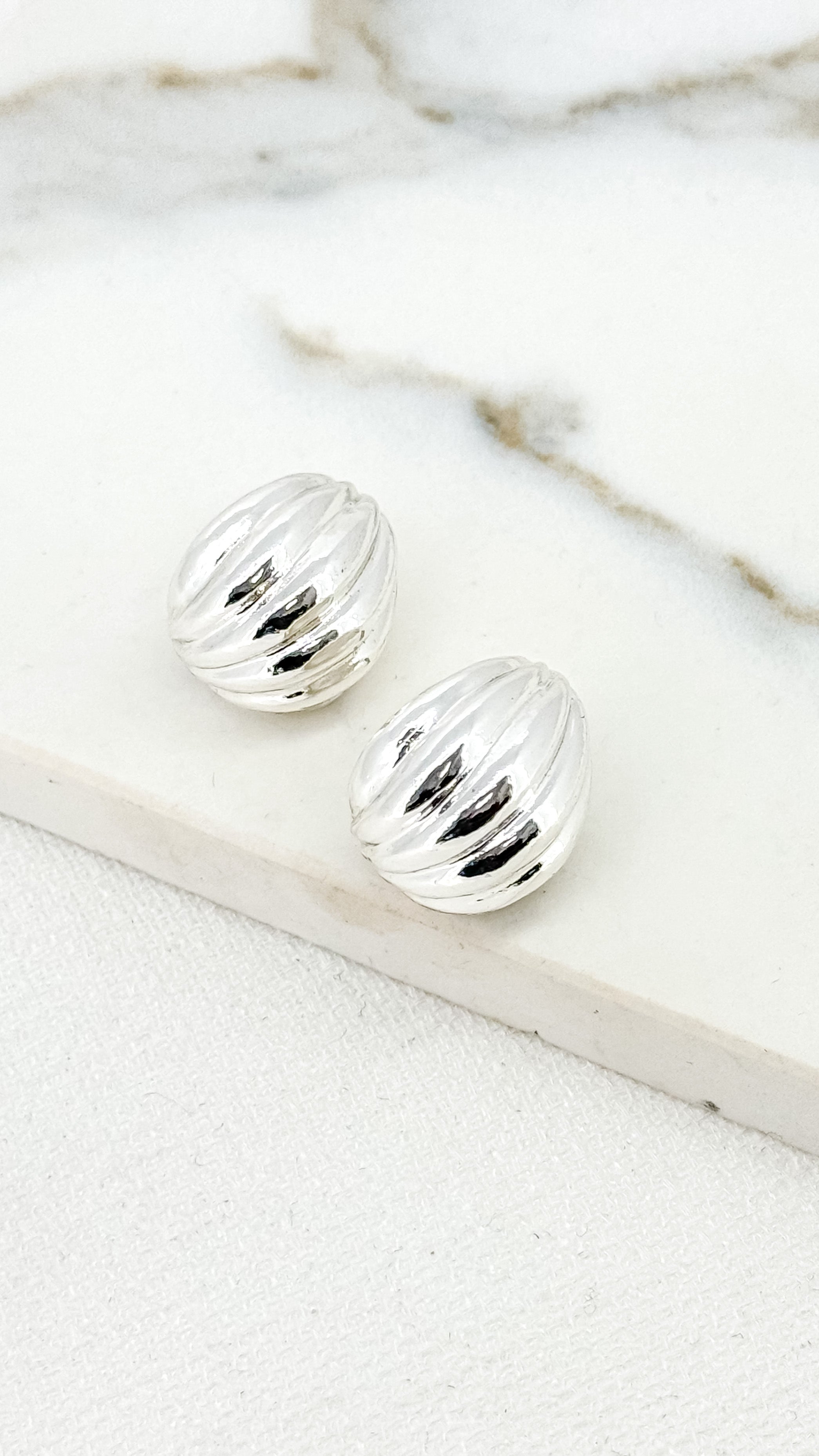 Silver Ribbed Earrings - 4079