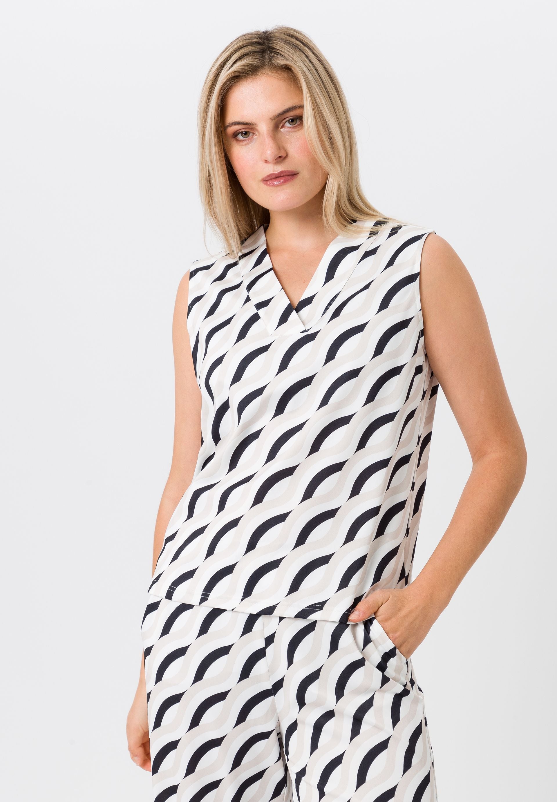 Sleeveless Print Top - 415401