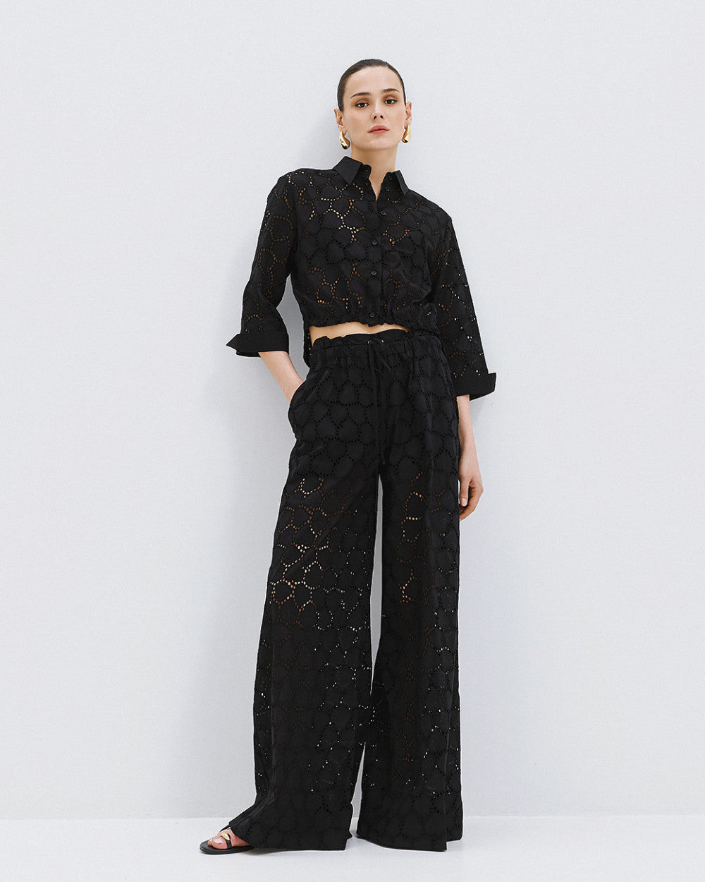 Black Cropped Broidery Shirt - 63-7010