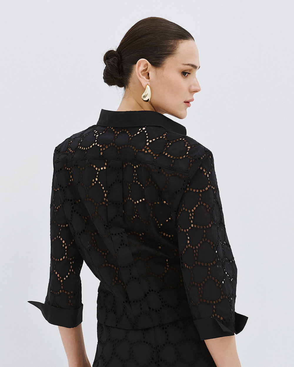 Black Cropped Broidery Shirt - 63-7010