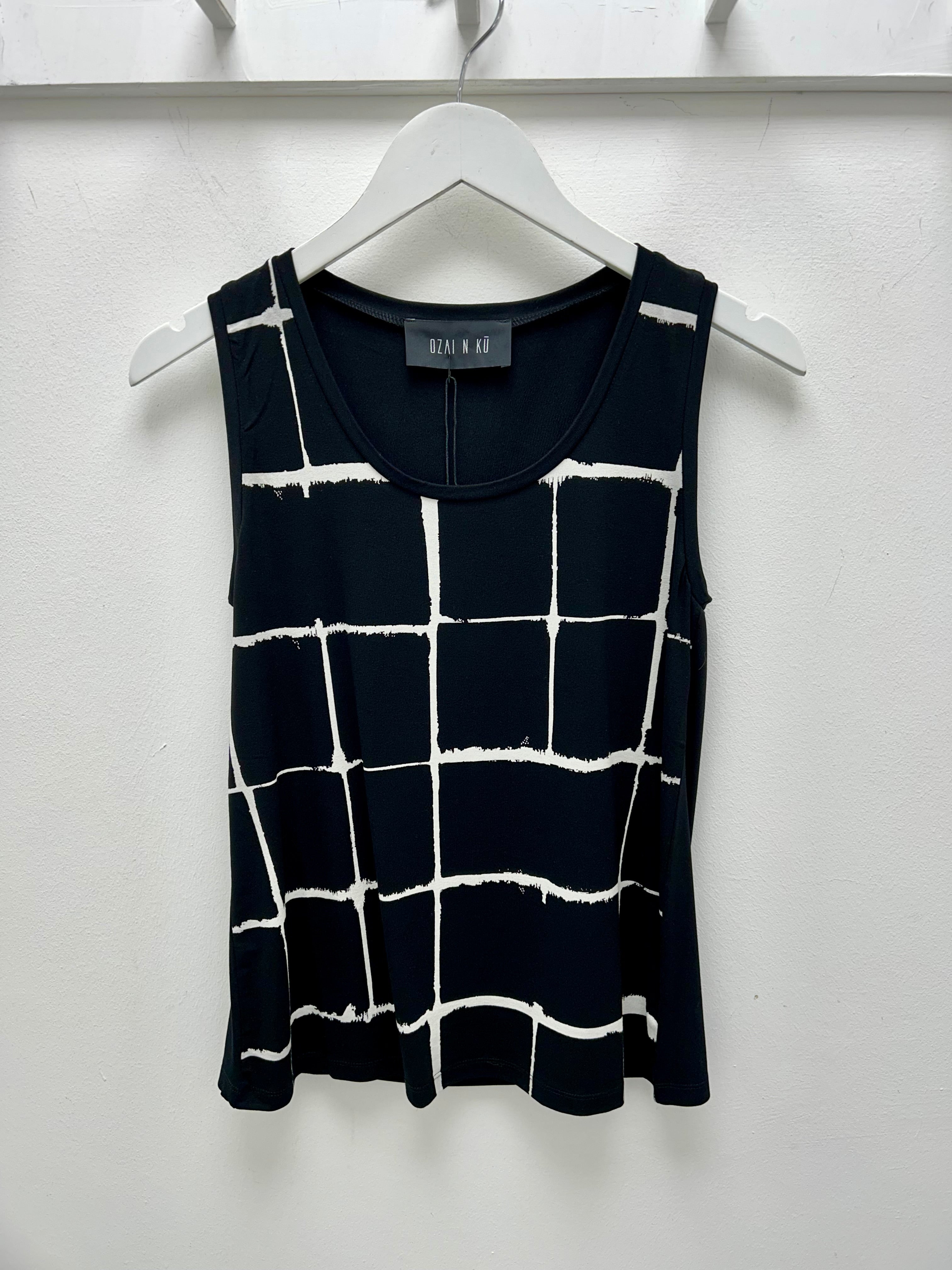 Black & White Chess Top - 861084