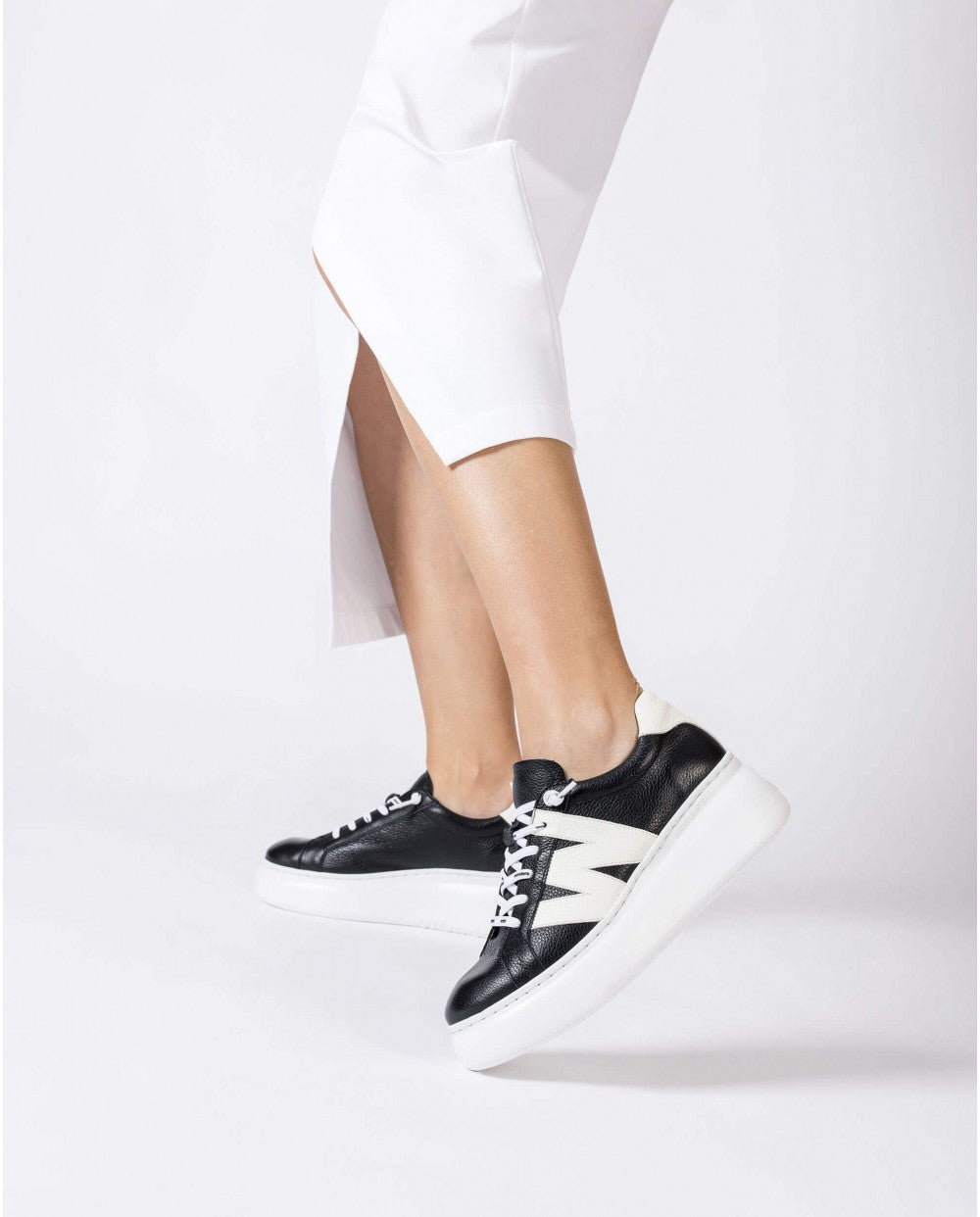 Combo Black & Milk Trainers A-2660