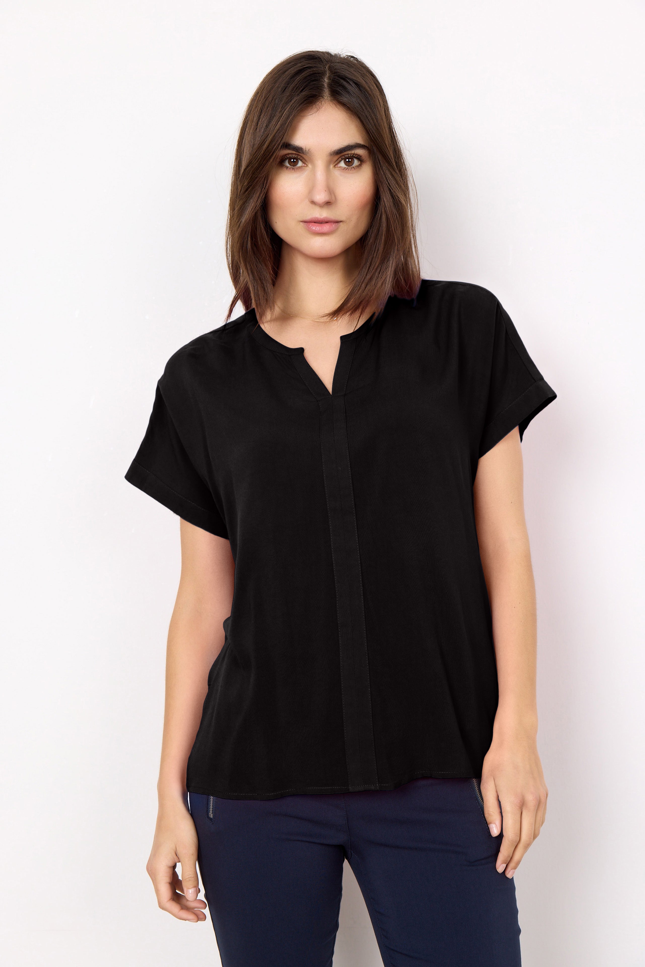 Radia 9 Black T-Shirt - 16828