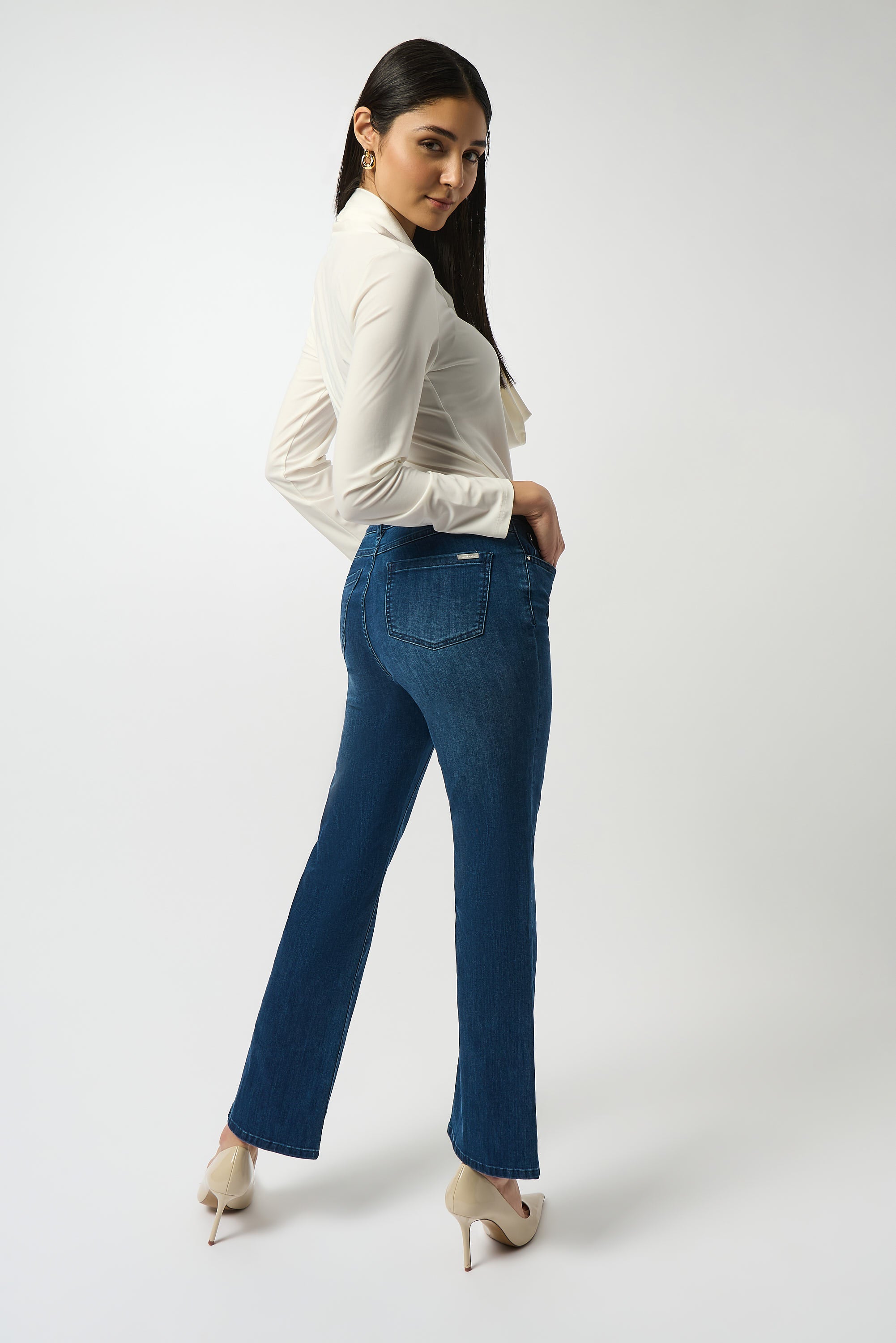Medium Blue Denim Jeans - 251967F25