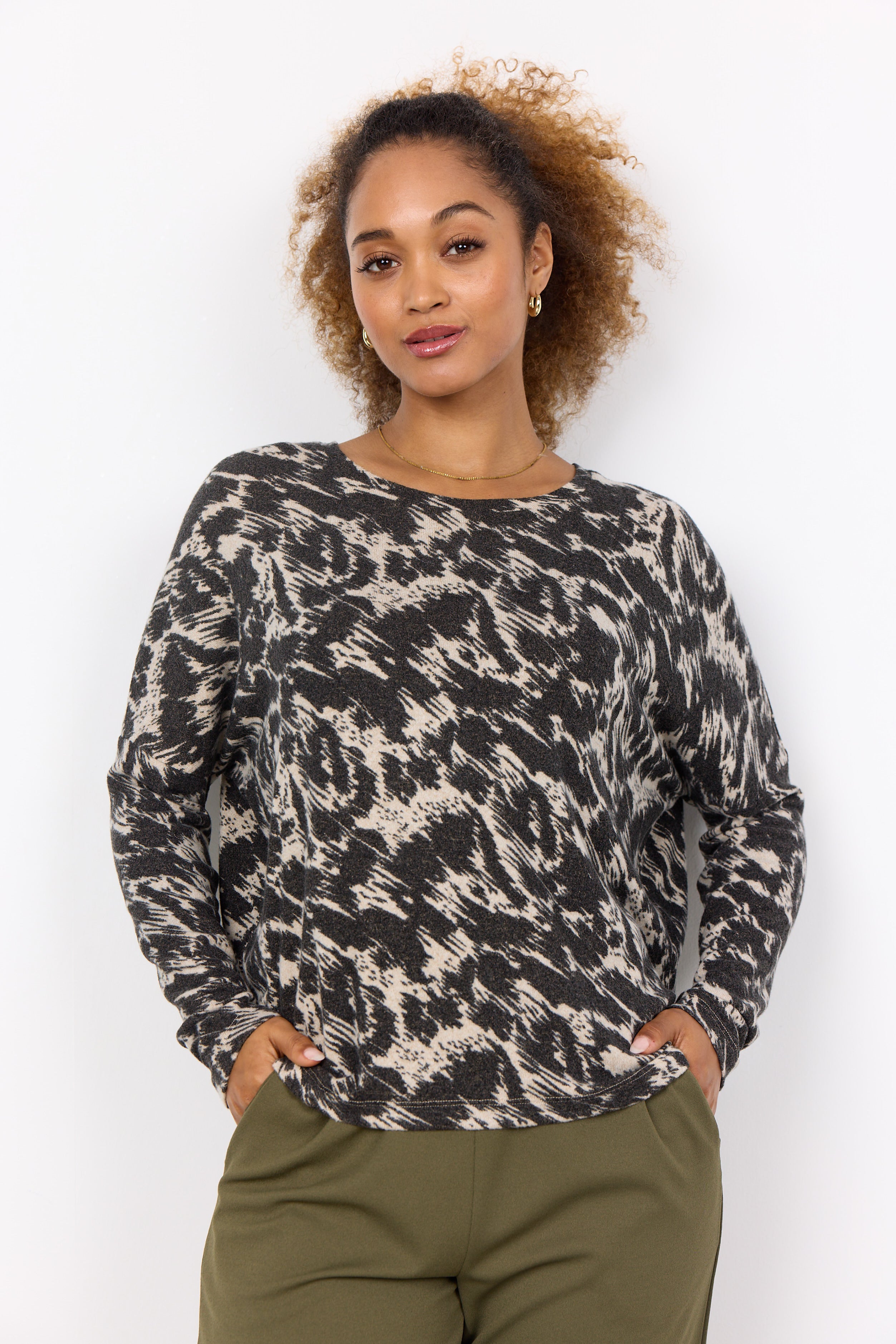 Biara AOP 121 Print Sweater - 26690