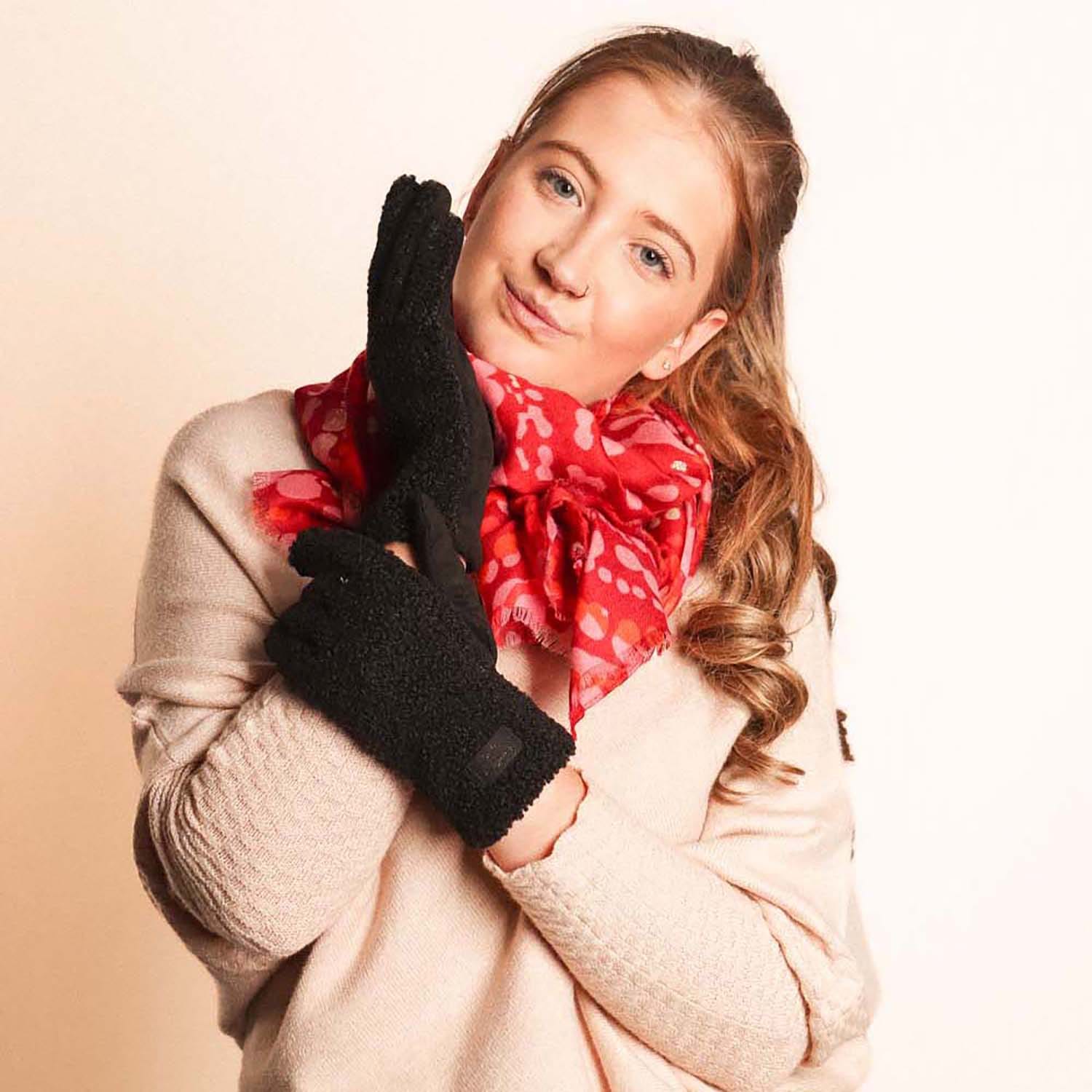 Black Teddy Gloves - 4005501