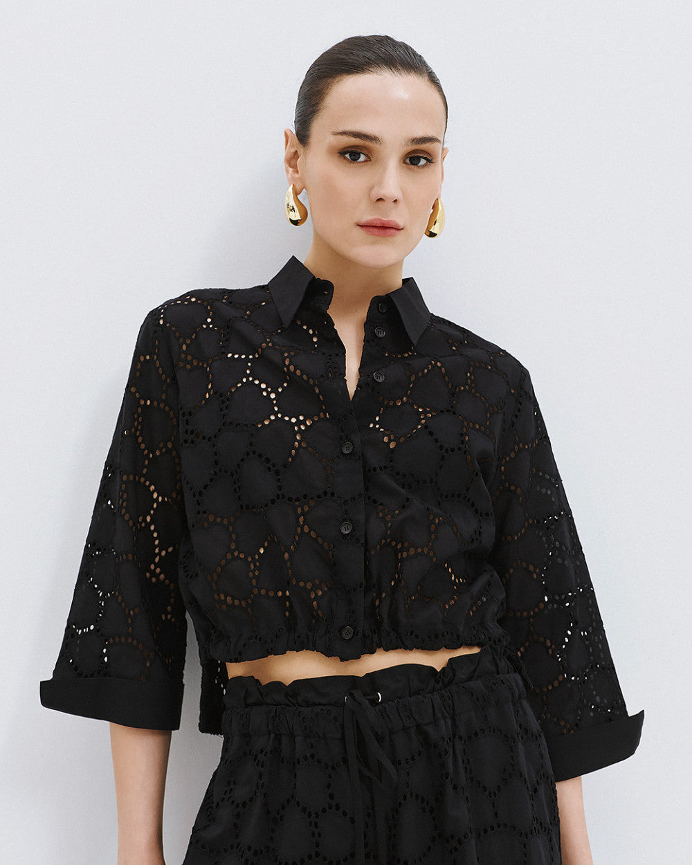 Black Cropped Broidery Shirt - 63-7010