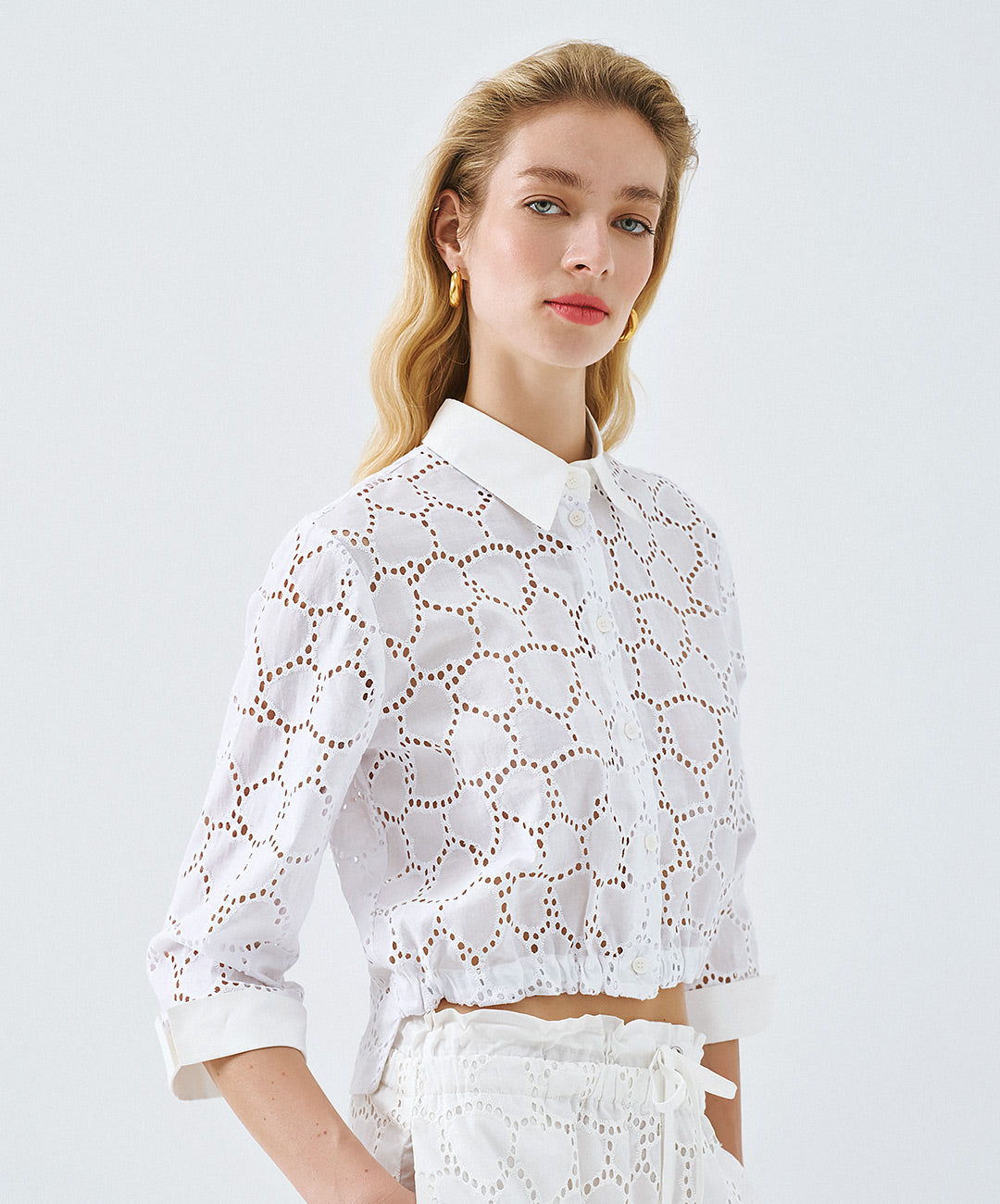 Off White Cropped Broidery Shirt - 63-7010