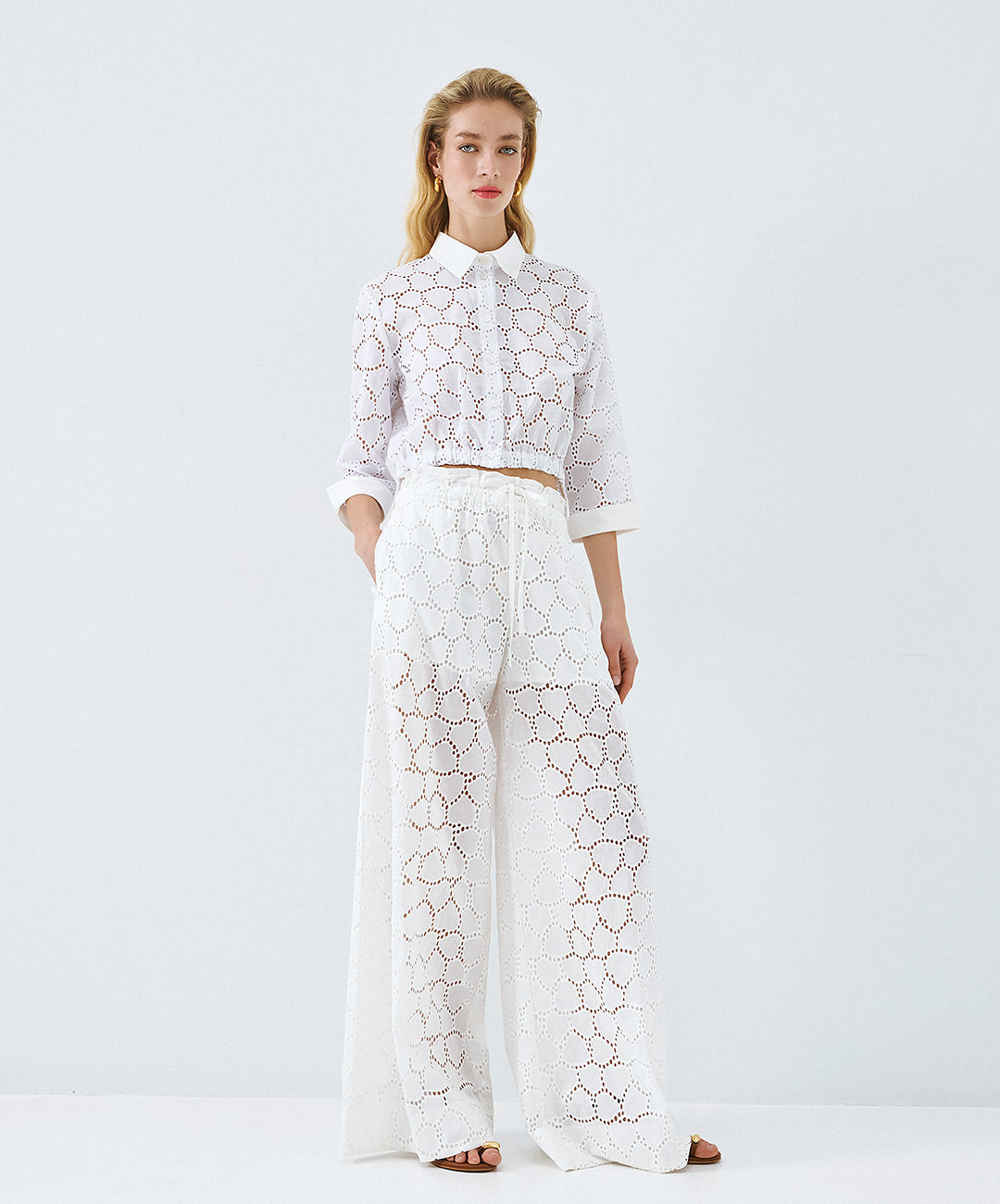 Off White Cropped Broidery Shirt - 63-7010