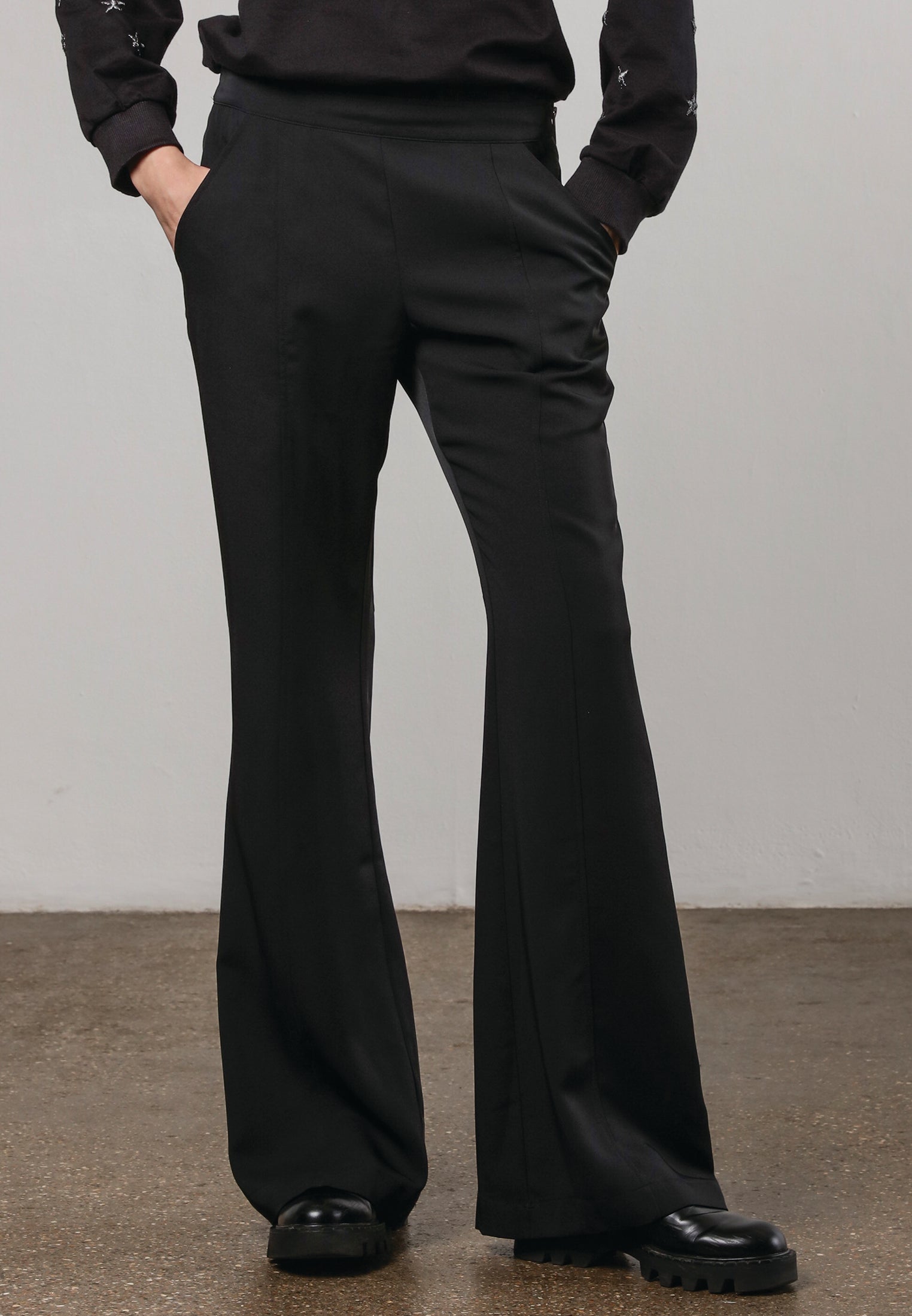 Flux Flare Trousers - Black