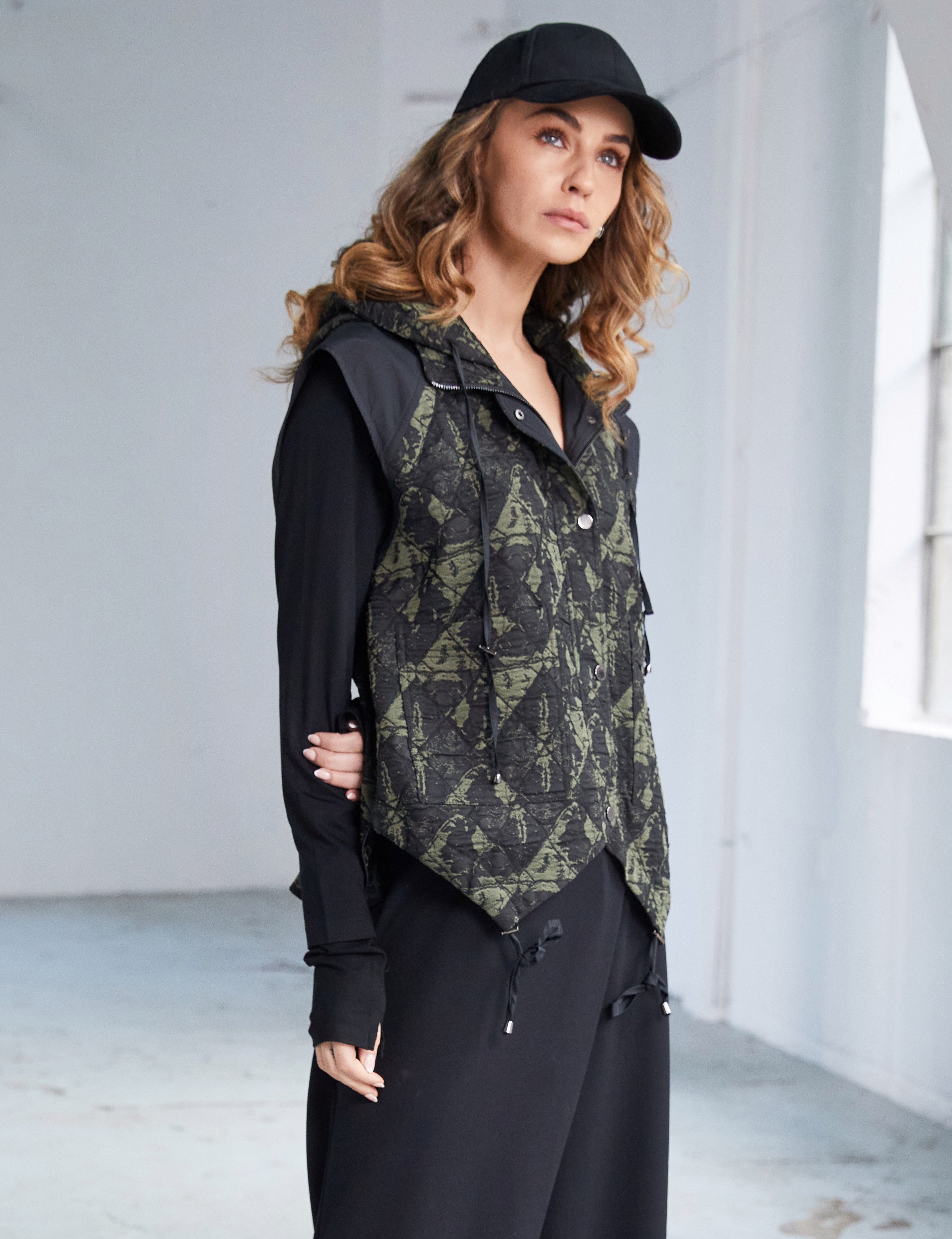 Black & Forest Quilt Gilet - NAW25189