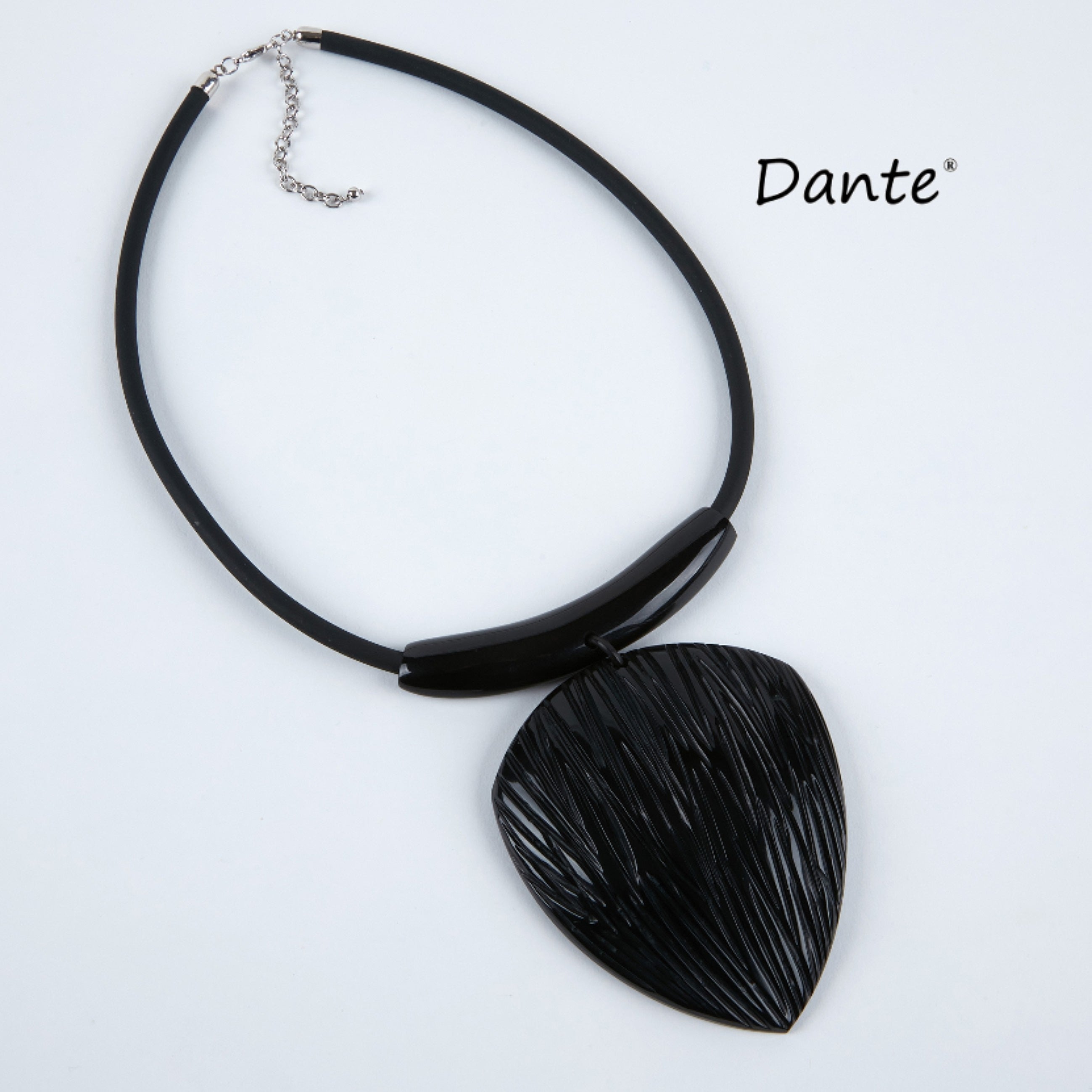 Black Amulet Necklace - NL30565