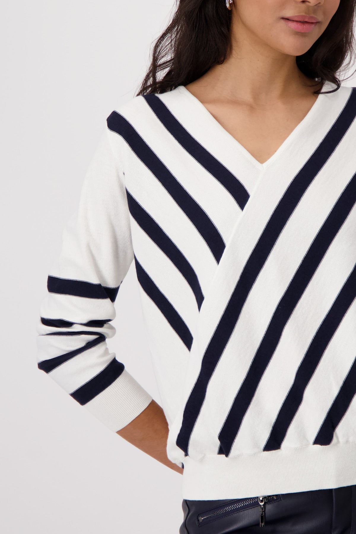 Off White Mix Stripe Sweater - 409329