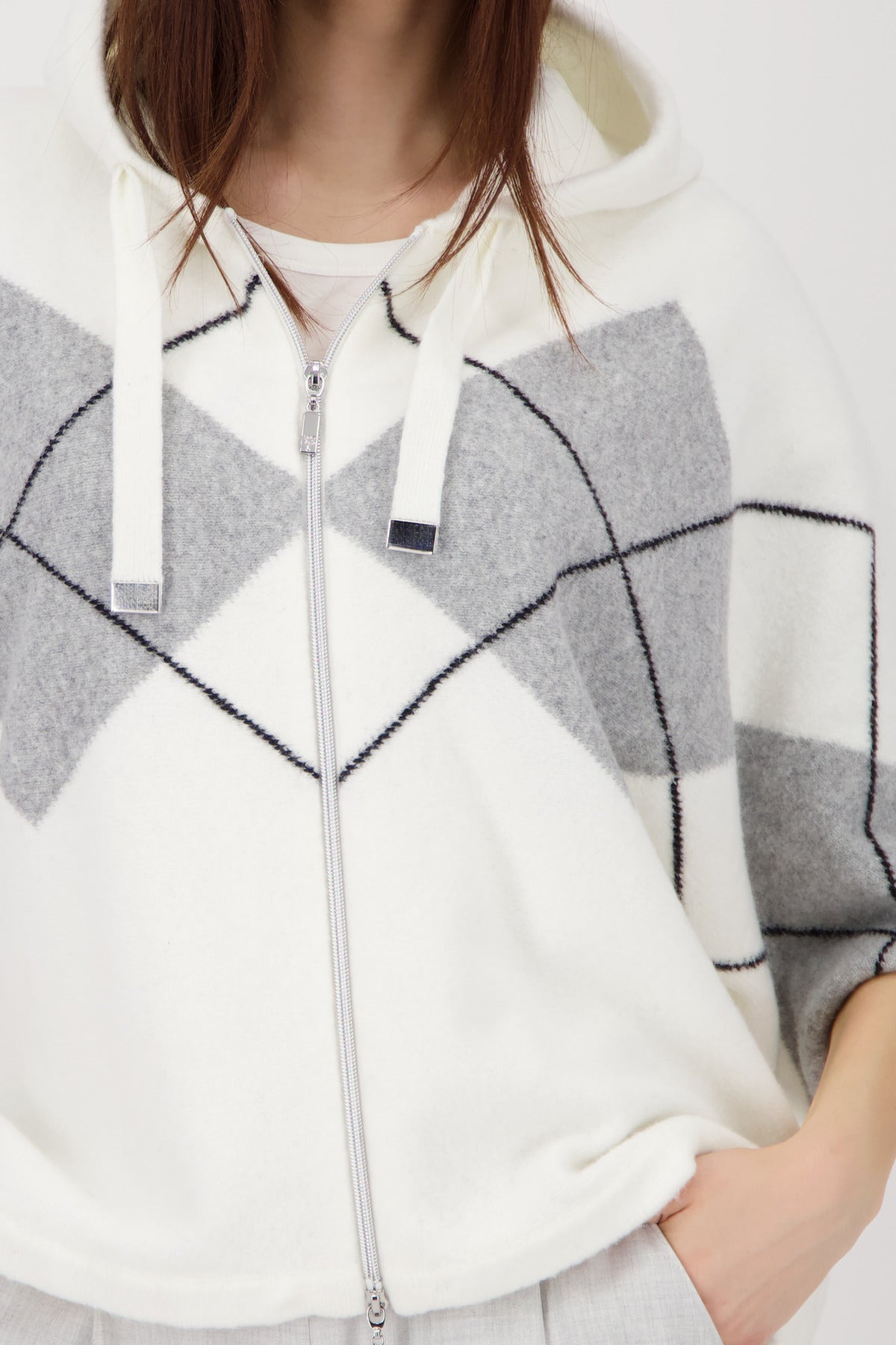 Off White Argyle Cardigan - 808916